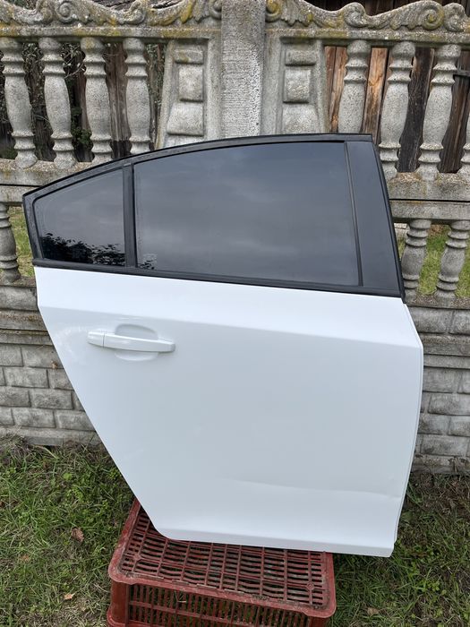 tylne prawe drzwi chevrolet cruze białe 2010 sedan wiecej info pod tel