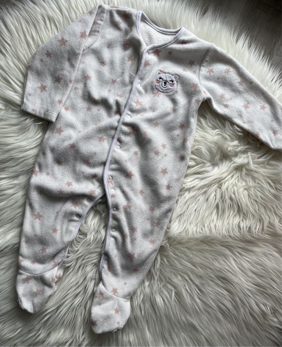 Pajac pajacyk polarowy George biało beżowy z misiem 9-12 msc 80