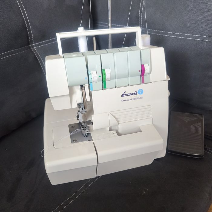 Owerlok Łucznik Coverlock 820-D3