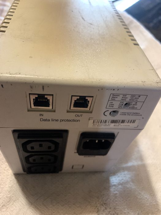 Бесперебойник инвертор 12. 220 на ремонт или запчасти