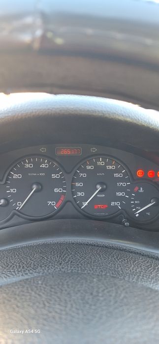 Carro em Bom Estado pronto a andar