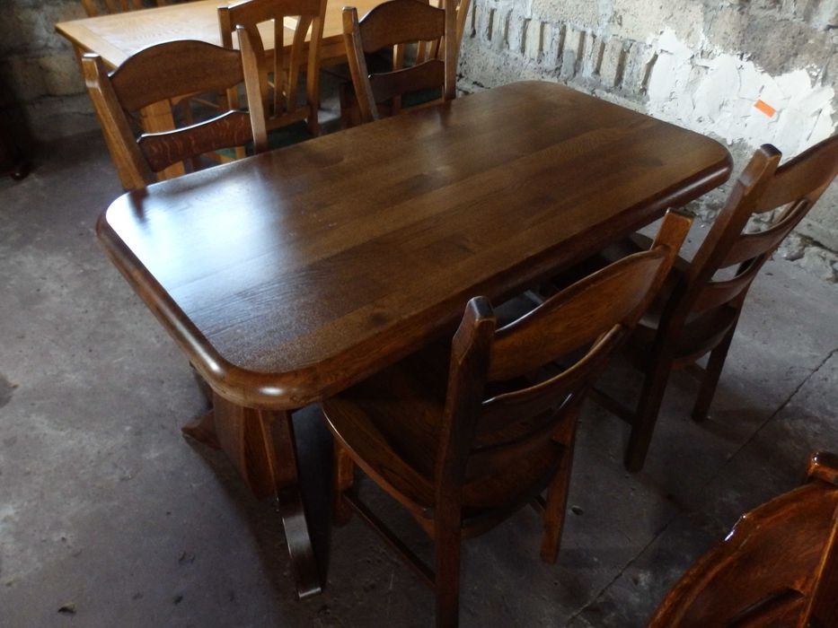 Masywny dębowy stół plus 4 krzesła