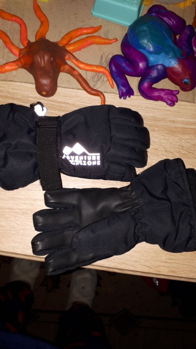 Детские профессиональные лыжные перчатки с усилениями на пальцах и лад