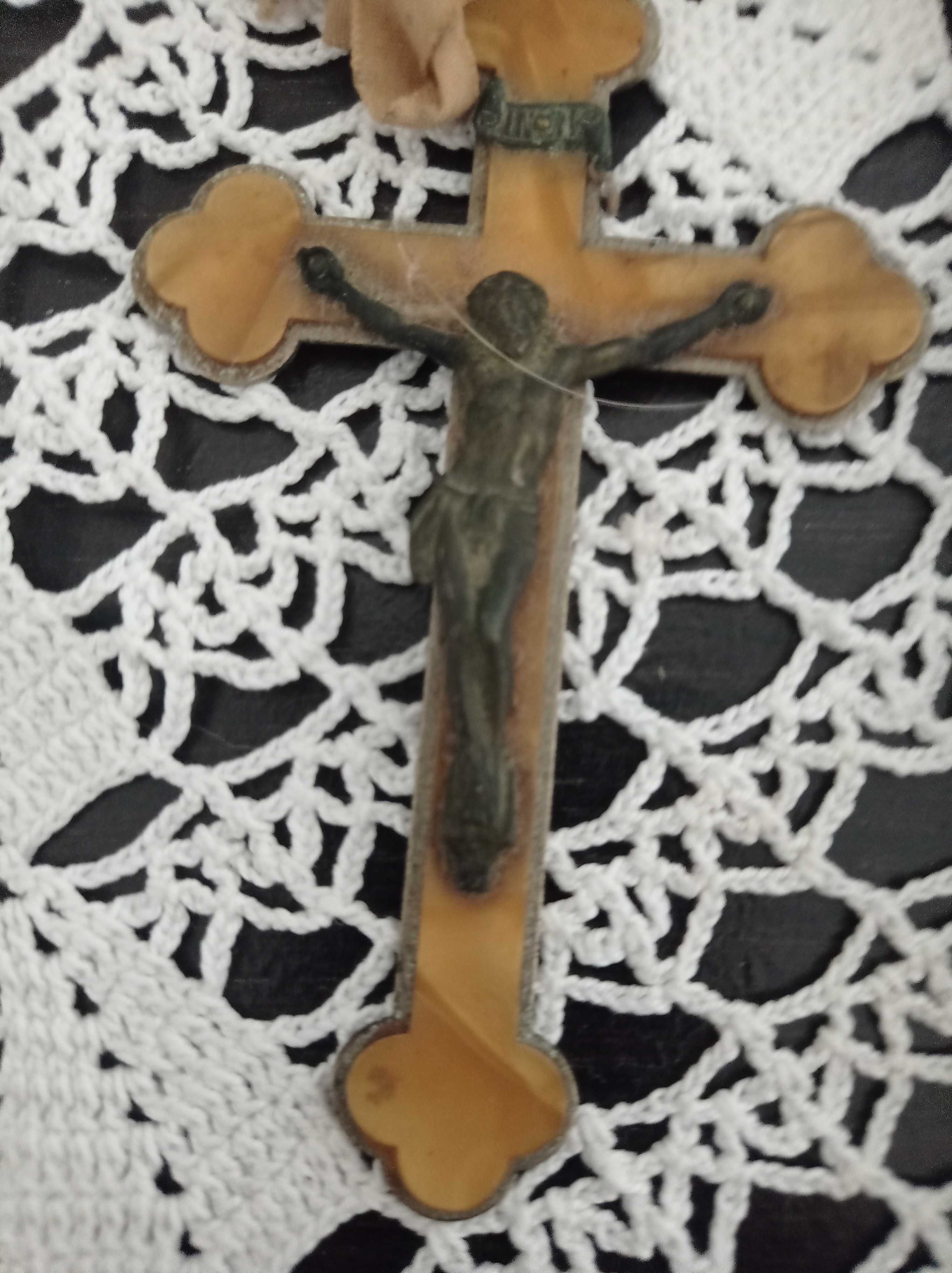 Crucifixos com muitos anos