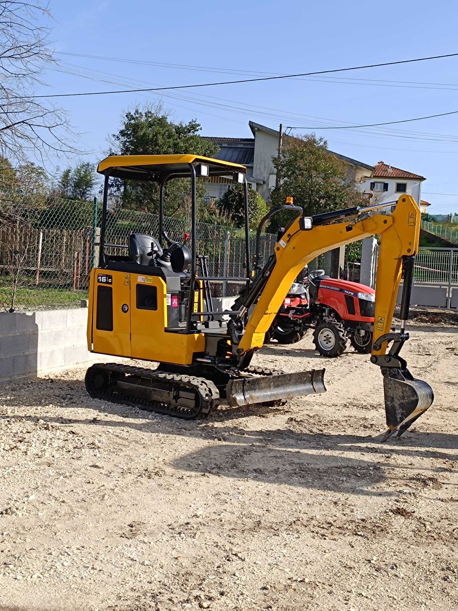 Mini Giratória JCB 16C