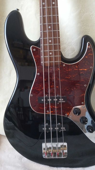 Gitara basowa Vintage VJ74