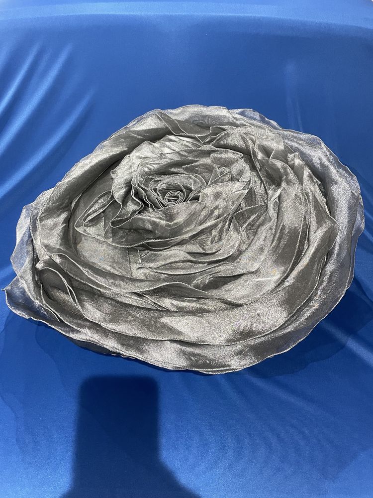 Poduszka ozdobna srebrna kwiat / róża
