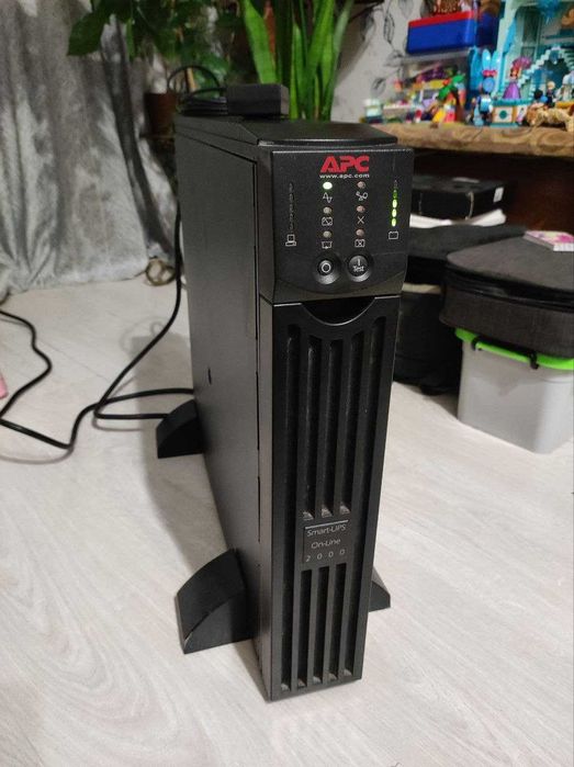 ДБЖ APC Smart-UPS 2000 (SURT2000XLI)