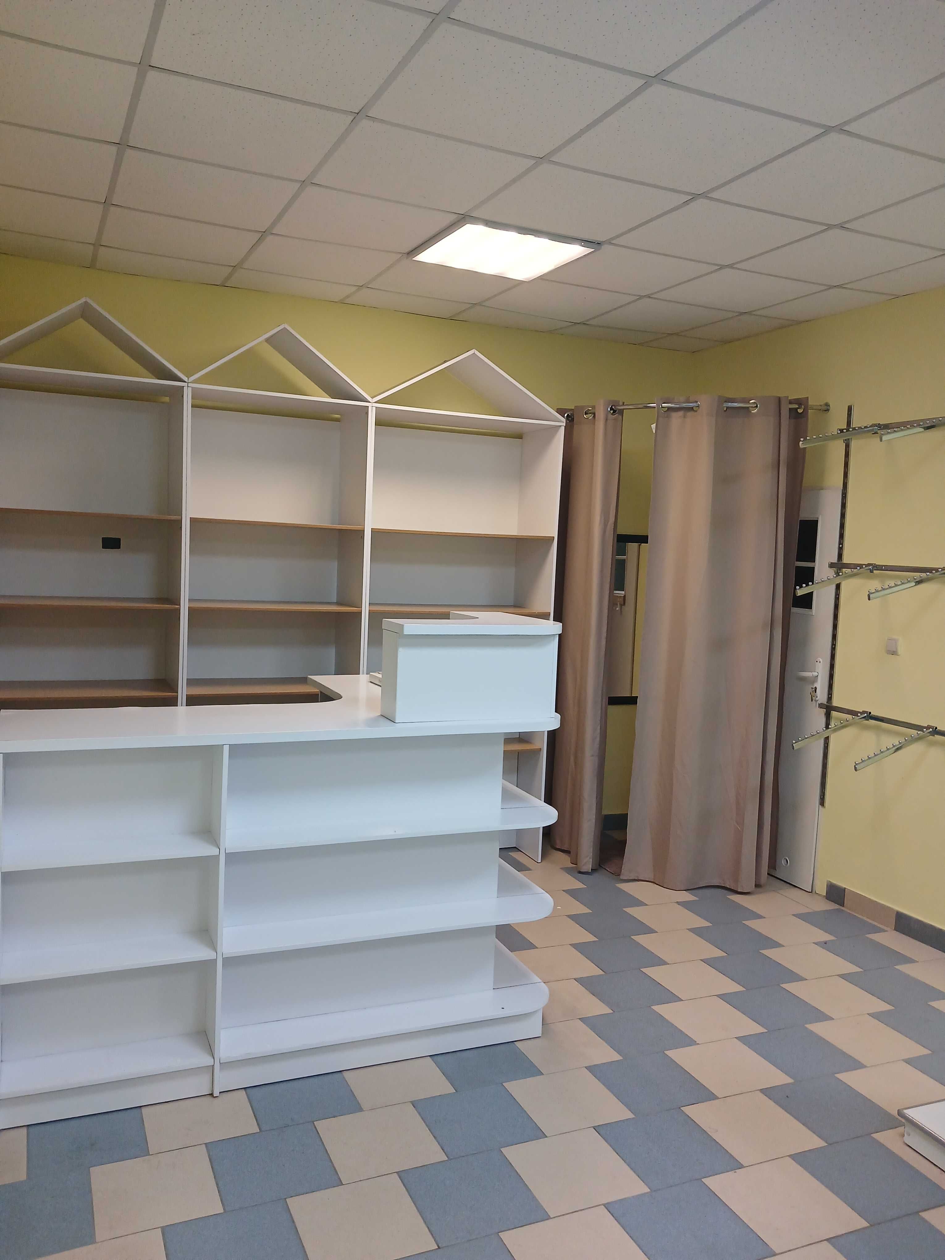 Стелажі,меблі в магазин одягу,меблі в дитячий магазин,манекени,полиці