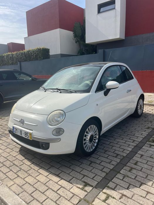 Carro Fiat 500 branco