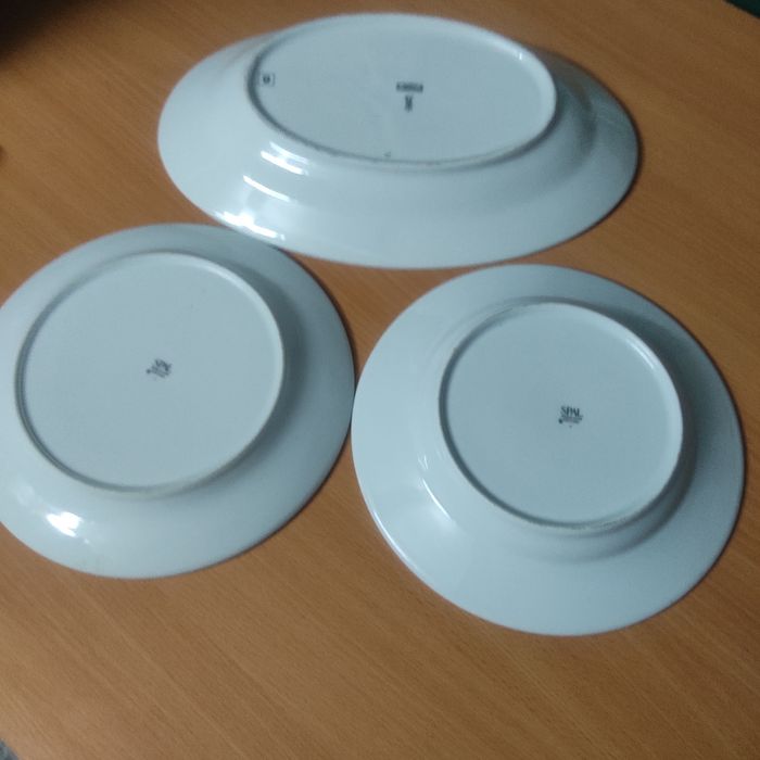 Pratos rasos fundos e travessas