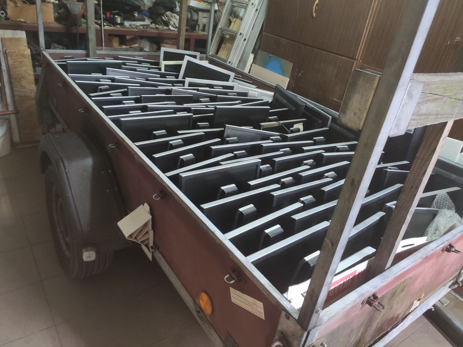 Stare monitory komputerowe VGA, 15 cali