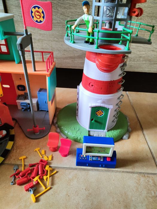 Zestaw strażak sam remiza + latarnia + pojazdy+ dodatki