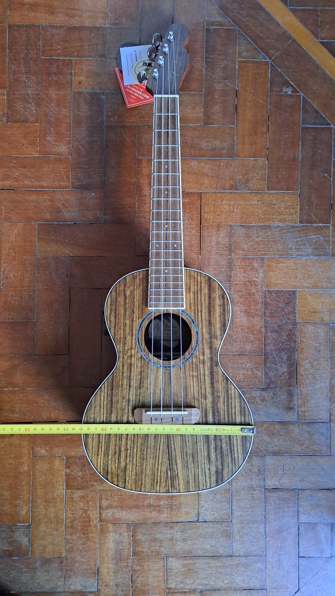 Ukulele Fender, Castanho