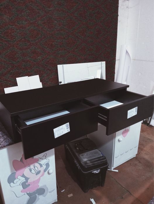 Продам столик навесной , зеркало , тележка для мастера