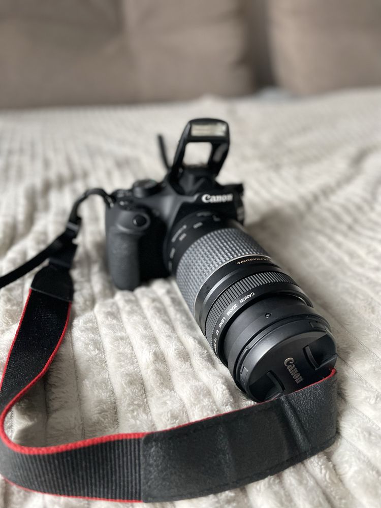 Дзеркальний фотоапарат Canon EOS 1200D з двома обʼєктивами та сумкою