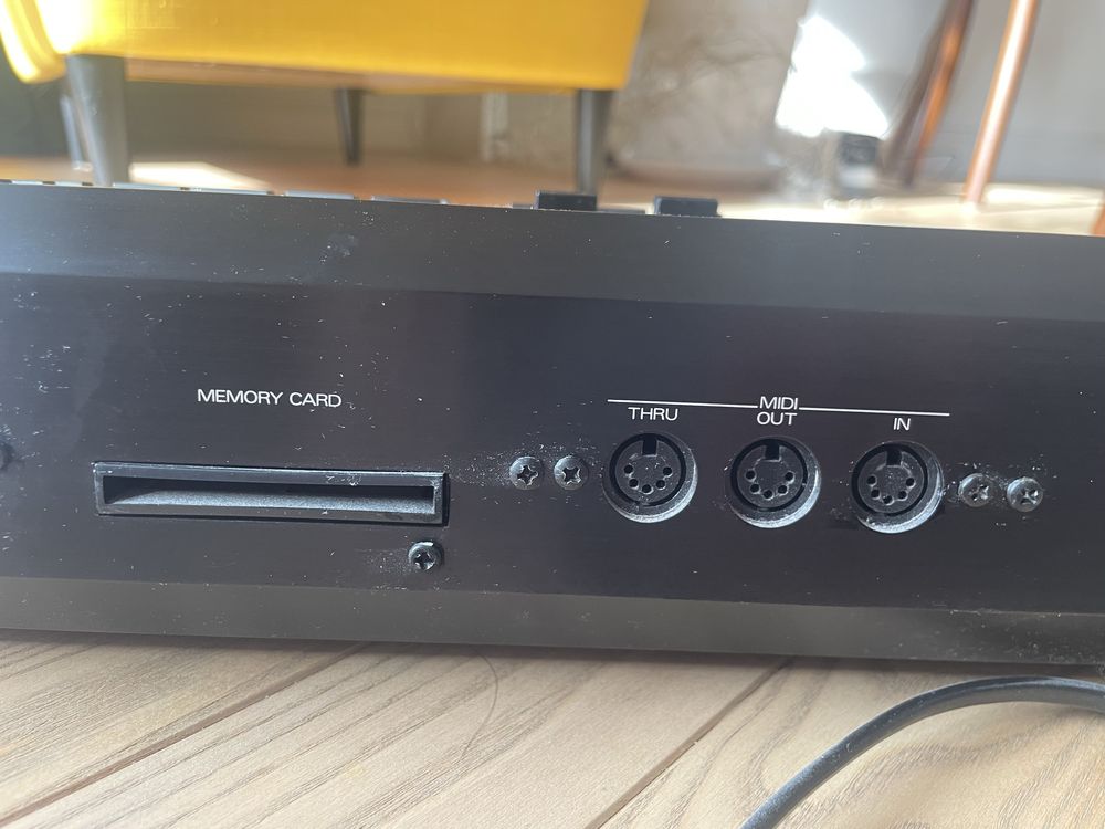 Roland D-10 Syntezator