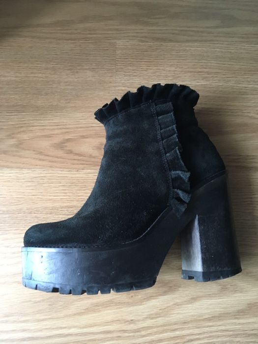 Vendo botas em otimo estado tamanho 35