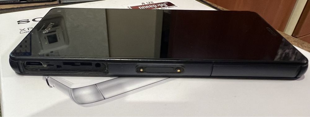 Телефон Sony Xperia Z3 compact