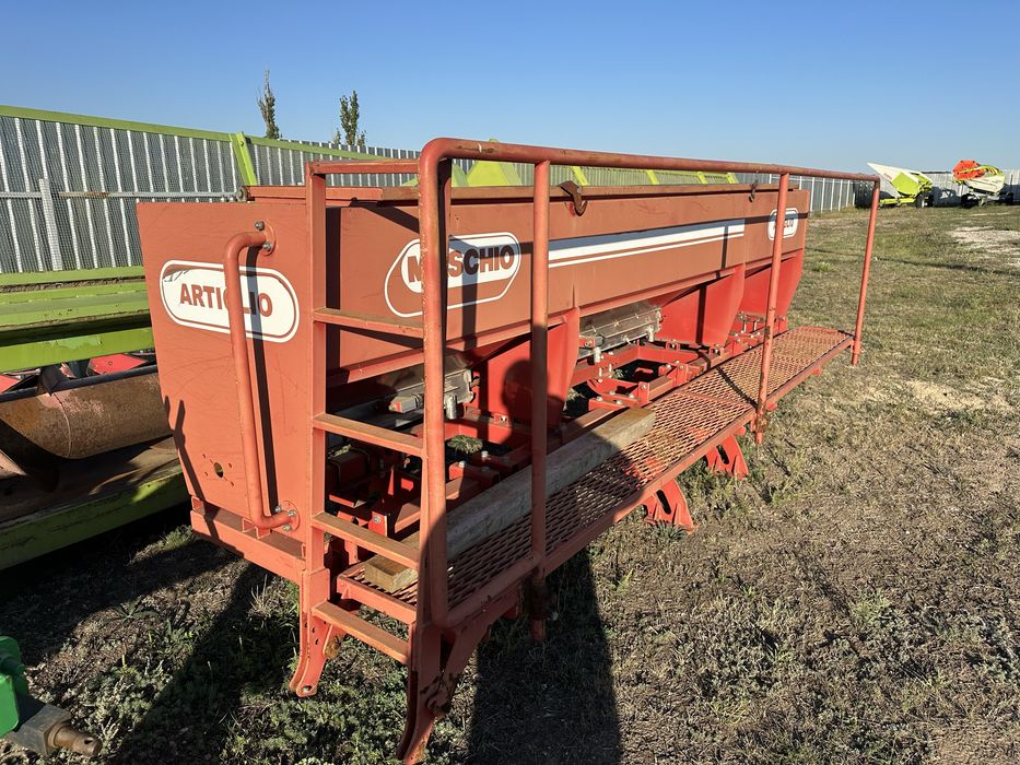 Бункер для внесення сухих добрив gaspardo artiglio 400