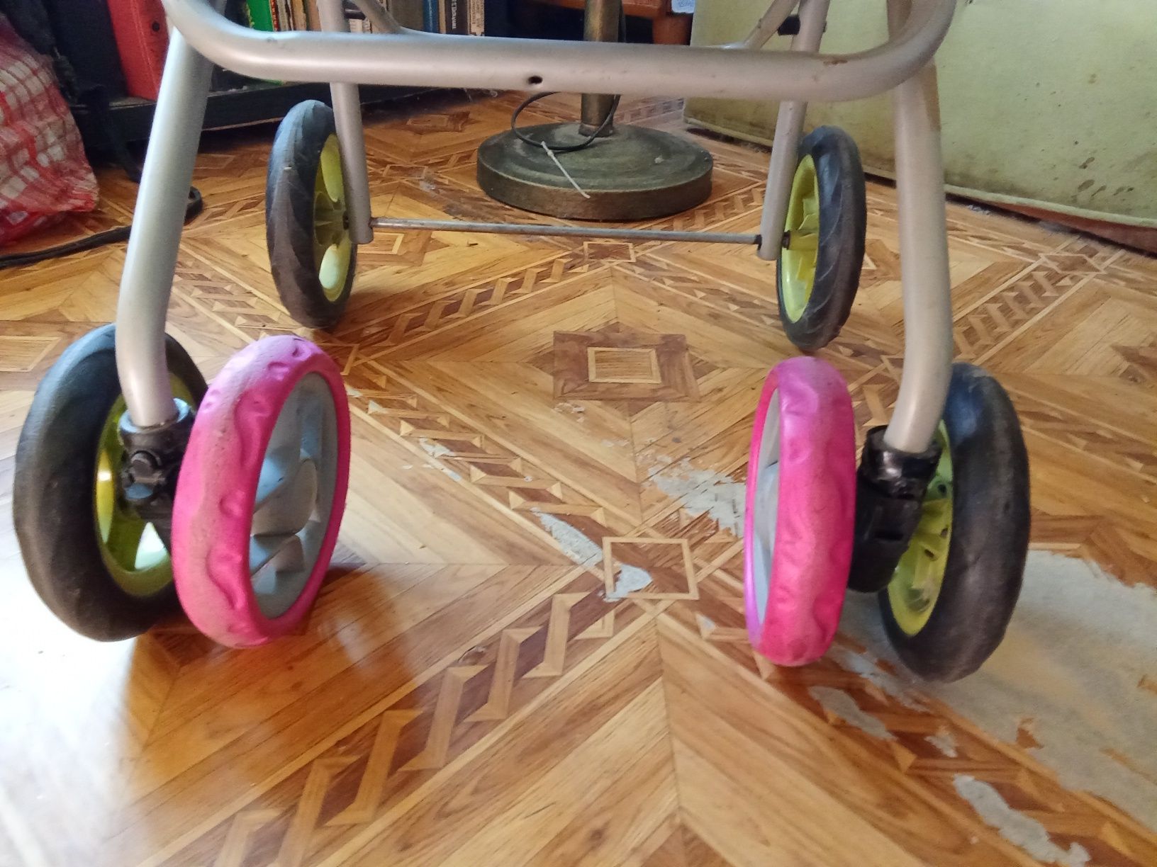 Продам детскую игровую коляску