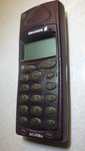 Leciwy telefon komórkowy Ericsson.