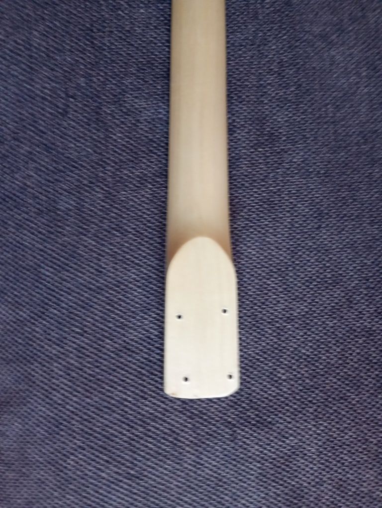 Gryf gitarowy typu fender