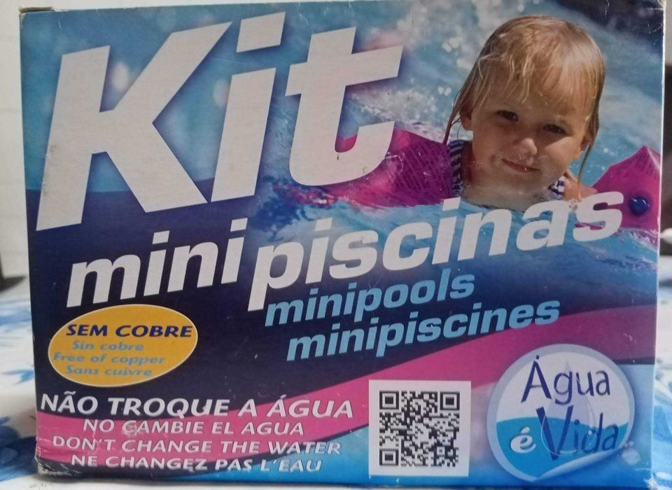 Piscina e kit de desinfecção