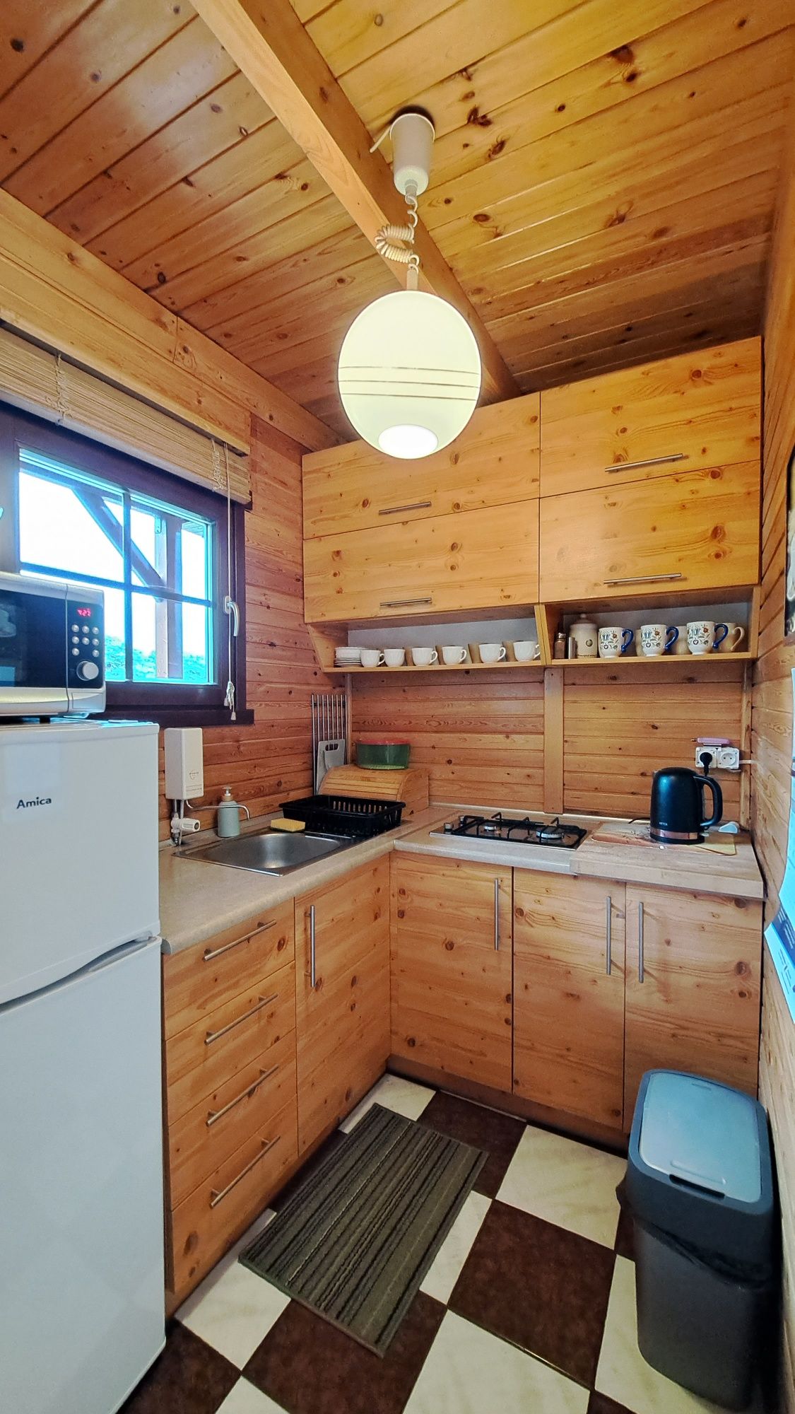 Domek Łapalice, Kartuzy, Kaszuby, nad jeziorem.