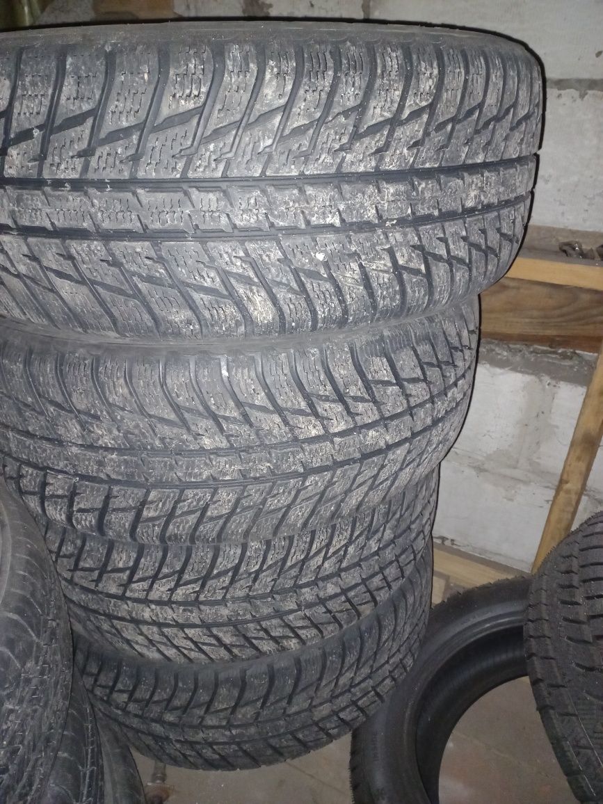 255/60 R18 szt Nokian zimowe