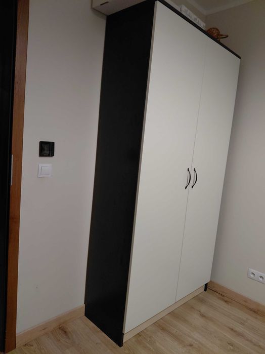 Szafa z półkami, solidnie wykonana!