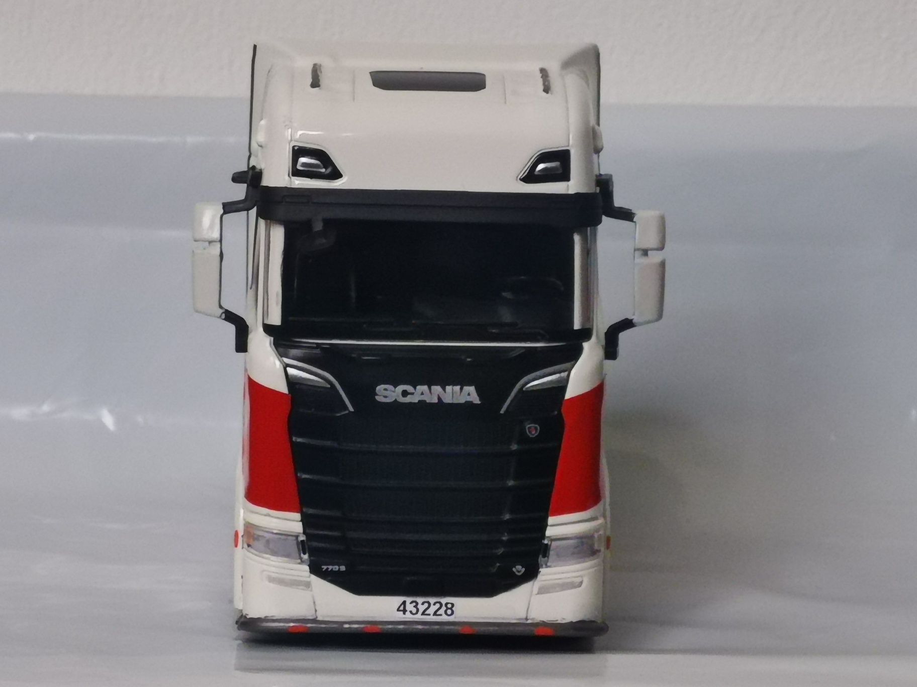Вантажівка. Фура. Тягач. Автовоз. Вольво. сканіа.  scania. Фура. 1/43