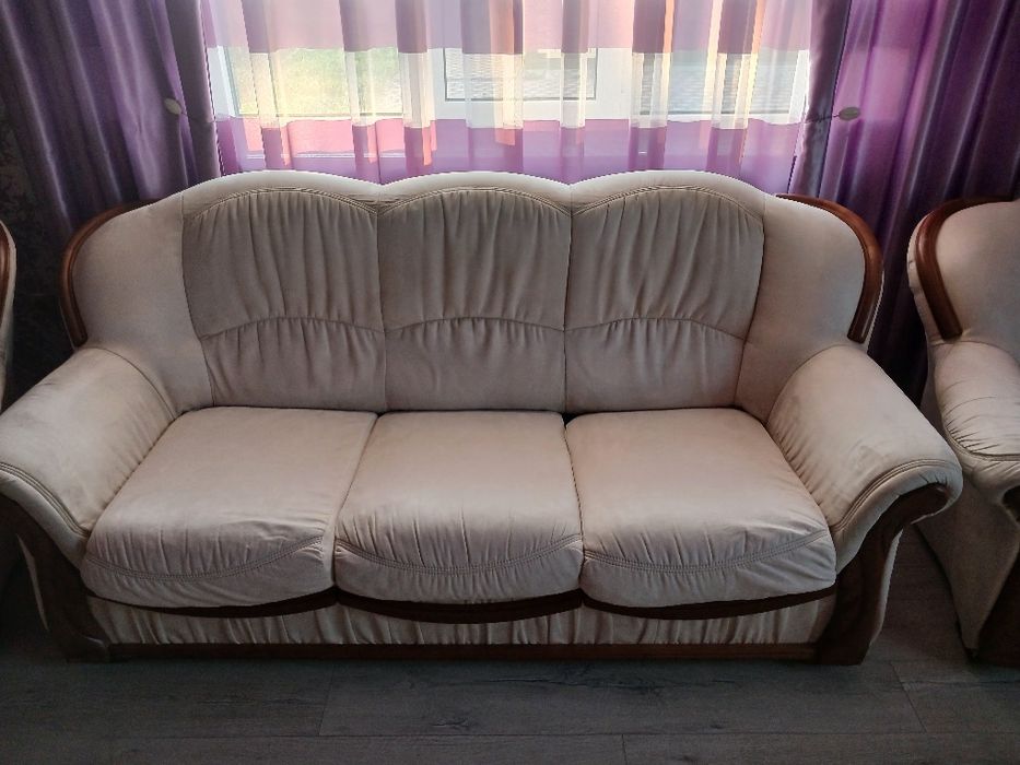 Диван з кріслами