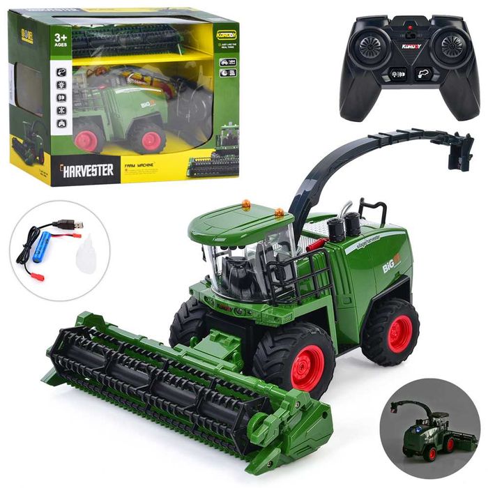 Комбайн на пульті управління John Deere. Трактор на радіокеруванні