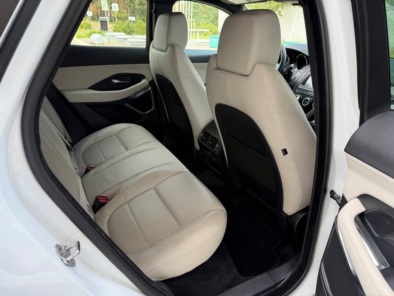 Jaguar E-Pace 2019 року, 2.0 бензин, AWD, автомат, пробіг 38 тис.км.
