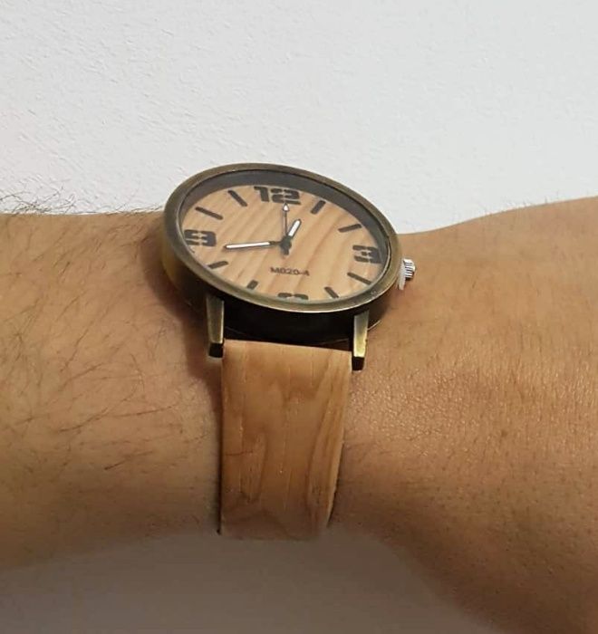 Relógio c/ bracelete imitação madeira NOVO