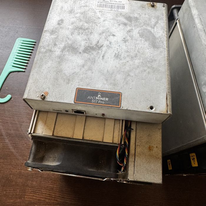 2 antminer s17 pro para reparar ou fazer 1