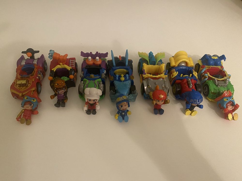 T-Racers 7 szt. autka z ludzikami