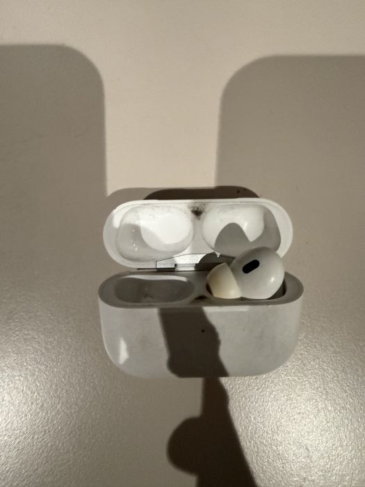 Airpods pro 2 (prawa słuchawka + etui)