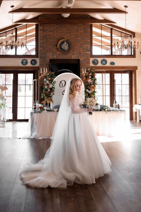 Продам весільну сукню