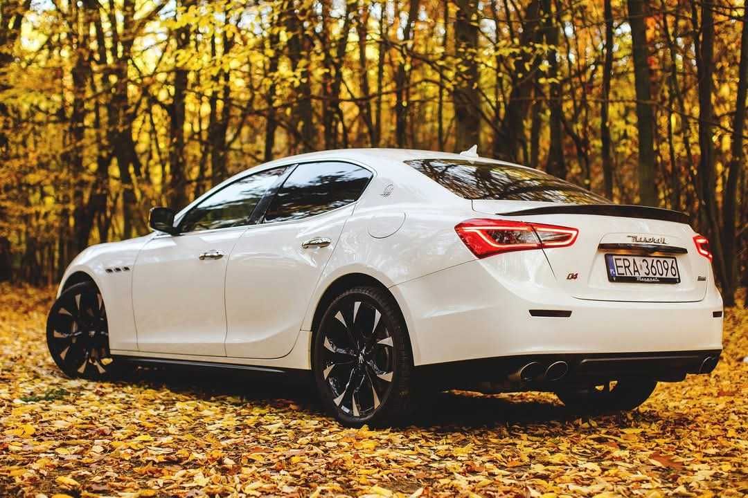 Samochód Maserati auto do ślubu na wesele, do zdjęć, filmów kawalerski