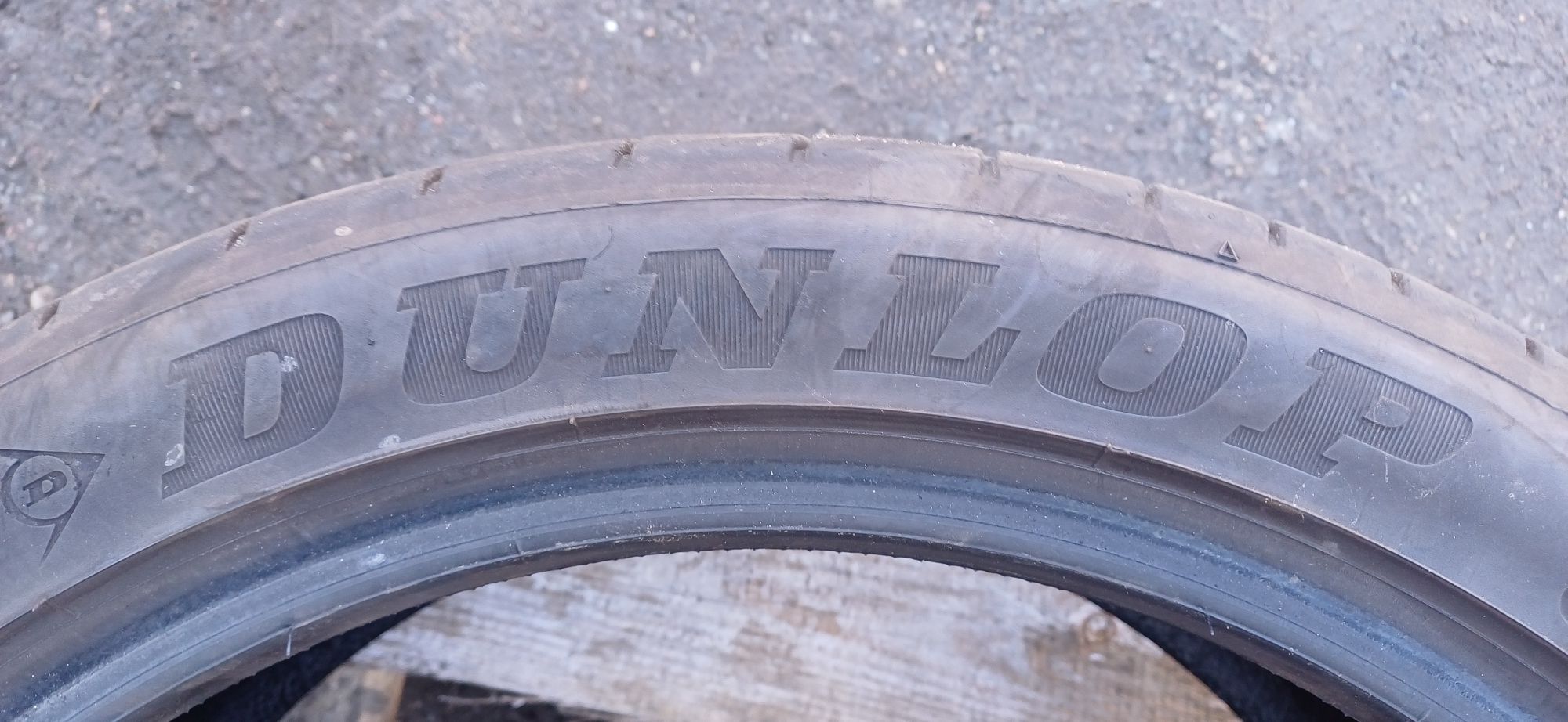 225/45R19 96W DUNLOP , dwie używane opony letnie.
