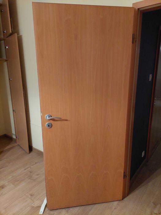 Drzwi wewnętrzne 5 sztuk 86x198,5x4 stan bdb