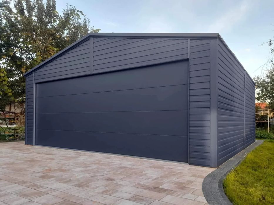 Garaż blaszany jednostanowiskowy 6x5.8 m - Dach dwuspadowy, Brama segm