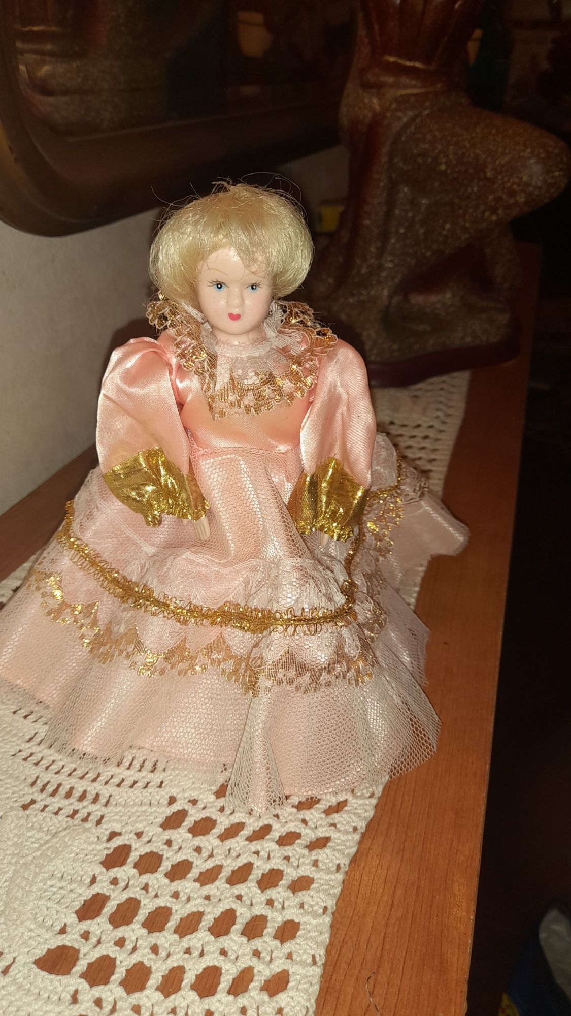 Boneca de porcelana antiga