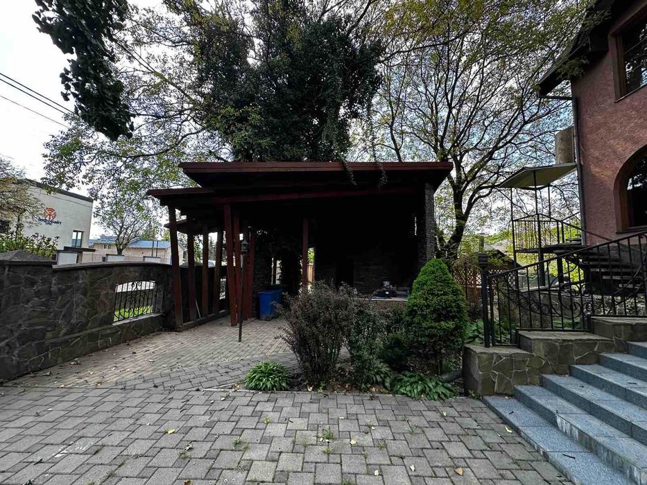 Продається торговельно-відпочинковий комплекс в с. Нересниця