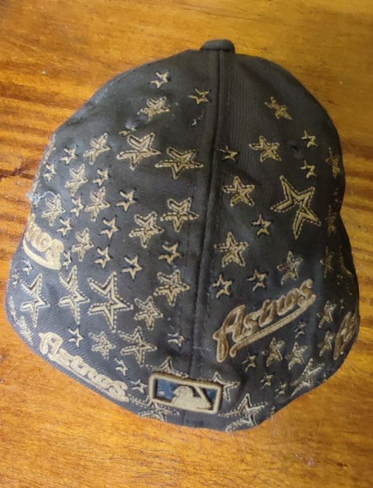 Продам 2 кепкі в хорошому стані