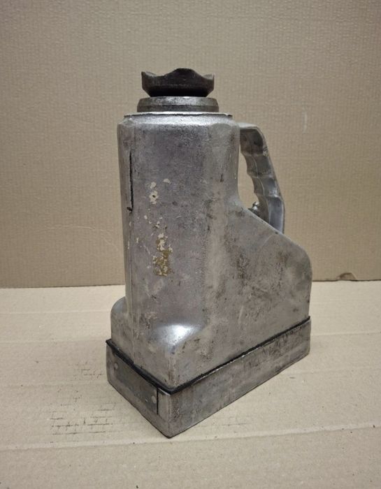 Lewarek podnośnik hydrauliczny 8t. Samochodowy