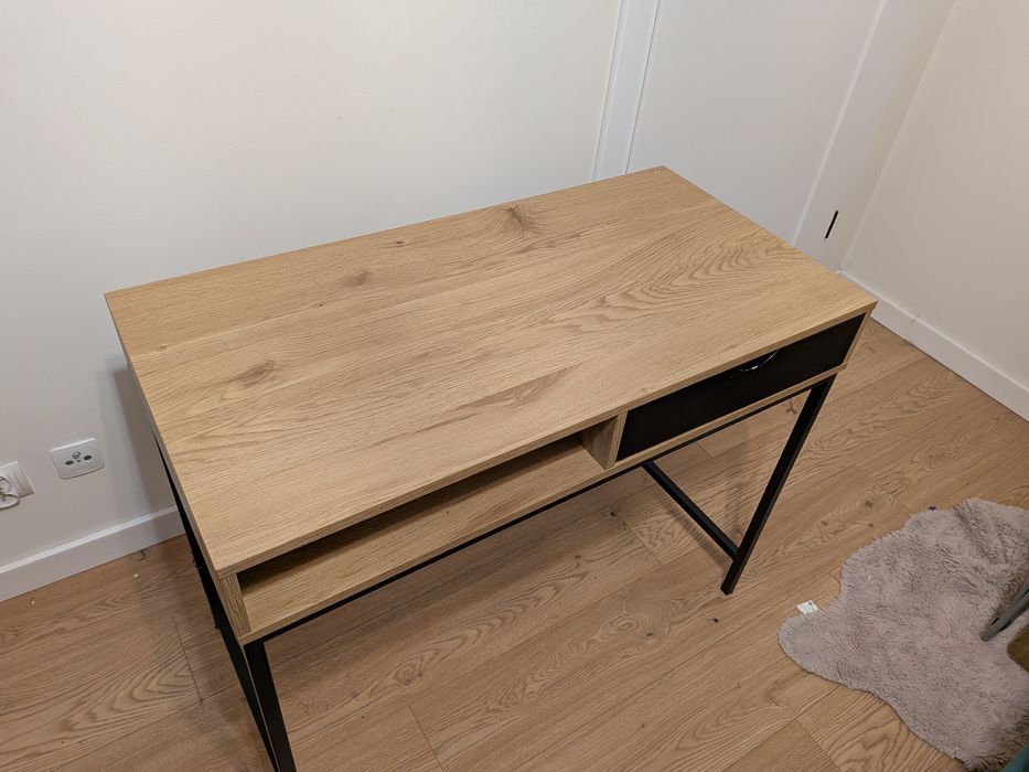 Biurko JYSK 48x95 z szufladą.
