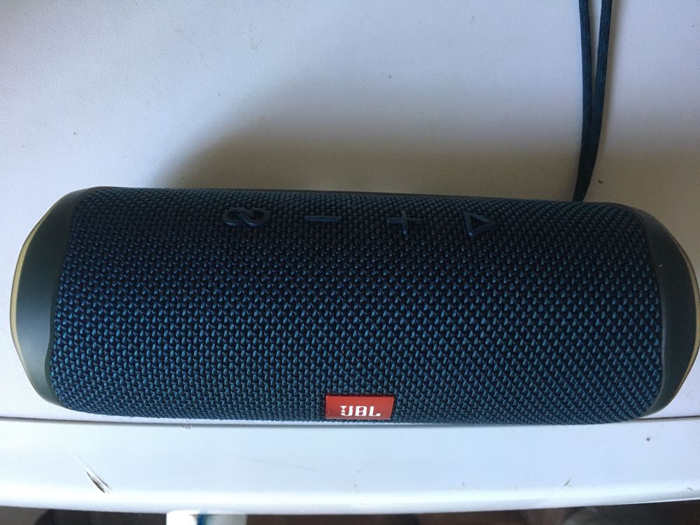 Jbl flip 5 все работает как новая